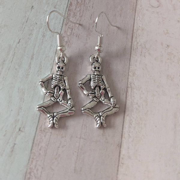 Skeleton earrings, skull earrings, skeleton jewelry, Halloween earrings, day of the dead, anatomy earrings, gothic earrings, gothic jewelry