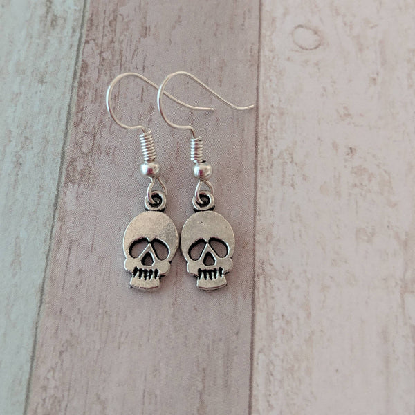 Silver skull earrings, skull earrings, halloween earrings, halloween jewelry, skull jewelry, day of the dead, goth earrings, gothic jewelry
