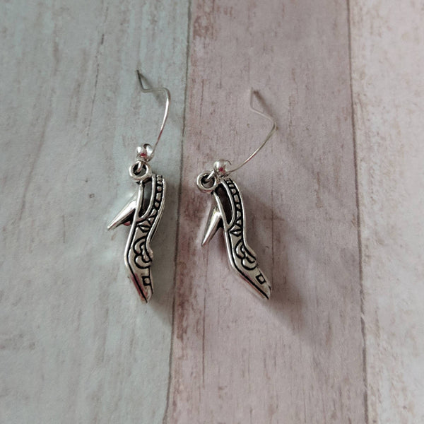 Shoe earrings, girl earrings, girl jewelry, gifts for her, high heel earrings, novelty earrings, novelty jewelry, kawaii earrings,