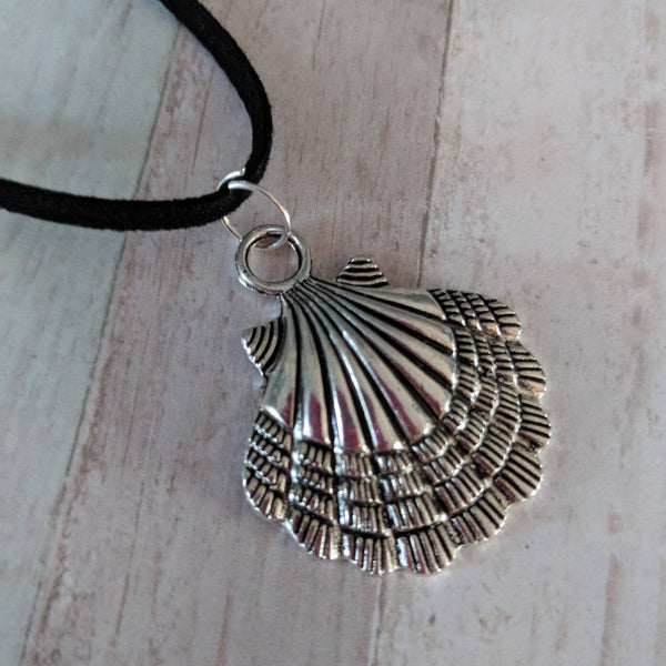 Seashell necklace, ocean lover gifts, gifts for a surfer, statement beach necklace, beach accessories, summer necklace, summer jewelry