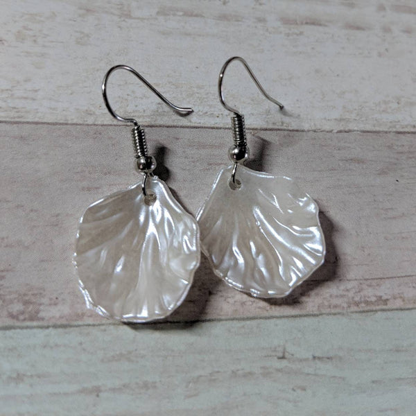 Seashell earrings, Clam earrings, beach earrings, gifts for her, sister gifts, summer jewellery, fun earrings, kawaii jewelry, bff gifts