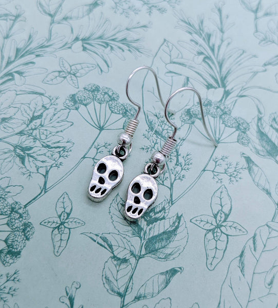 Skull earrings, skull jewelry, skull lover gifts, Halloween earrings, Halloween jewelry, cute earrings, gothic earrings, gothic jewelry,