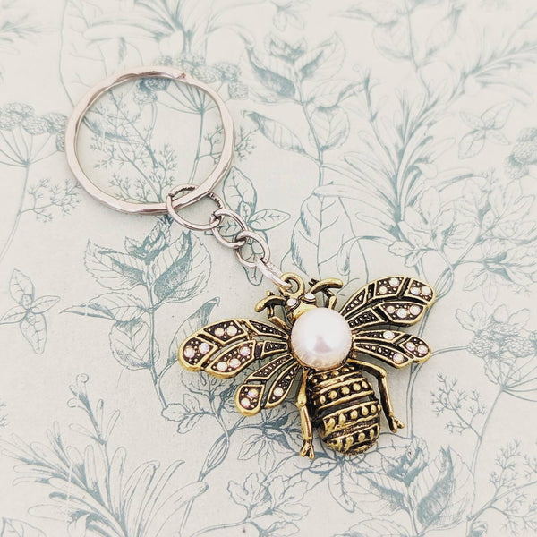 Bee keychain, bee lover gifts, bee keeper gifts, insect lover gifts, insect keychain, gifts for gardeners, gifts for friends
