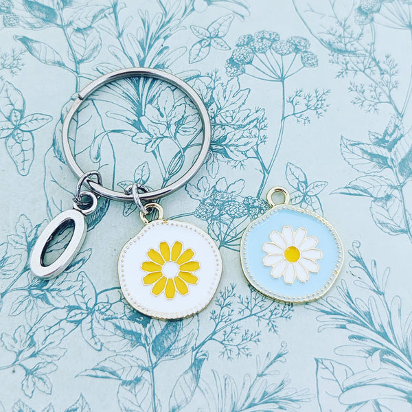 Daisy keychain, daisy Keyring, daisy lover gifts, florist gifts, bridesmaid gifts, bridal gifts, daisy themed, flower lover gifts,