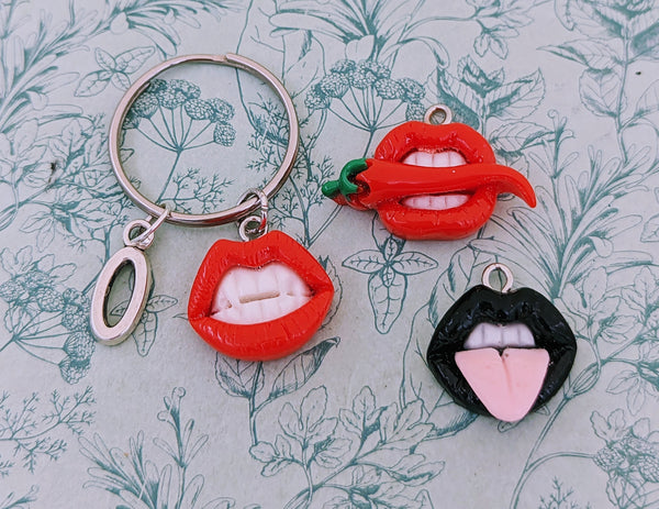 Lips keychain, vampire keychain, vampire gifts, gothic accessories, lipstick lover gifts, retro keychain, gifts for goths, teen gifts