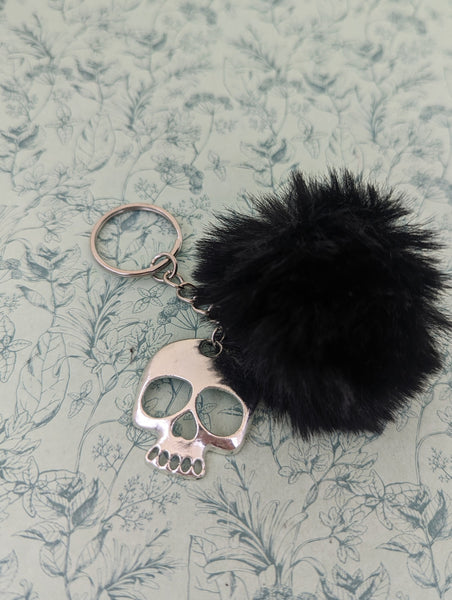 skull Keychain, skull lover gifts, day of the dead Keychain, Halloween keychain, Halloween gifts, pom pom keychain, skull themed gifts,