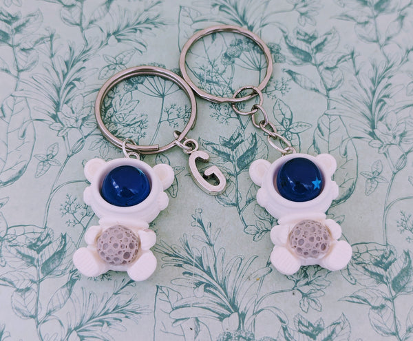Astronaut keychain, astronaut Keyring, space geek gifts, astrology gifts, gifts for space lovers, space themed accessories, science teacher,