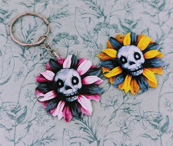 Skull flower keyring, skull flower keychain, gothic gifts, goth accessories, Halloween themed gifts, skull themed gifts, goth gifts