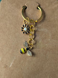 Bee keyring, bee lover gifts, beekeeper gifts, bee keychain, flower keychain, summer keyring, stocking fillers, secret Santa gifts,