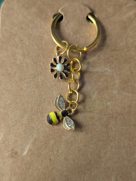 Bee keyring, bee lover gifts, beekeeper gifts, bee keychain, flower keychain, summer keyring, stocking fillers, secret Santa gifts,