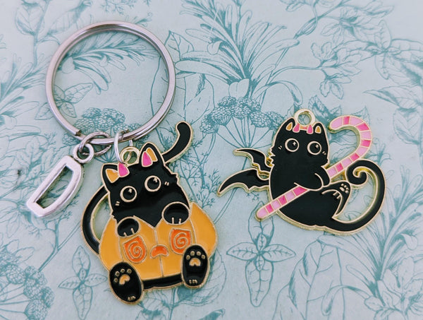 Black cat Halloween keychain, pumpkin keyring, pumpkin lover gifts, Halloween keyring, Halloween lover gifts, Halloween accessories,