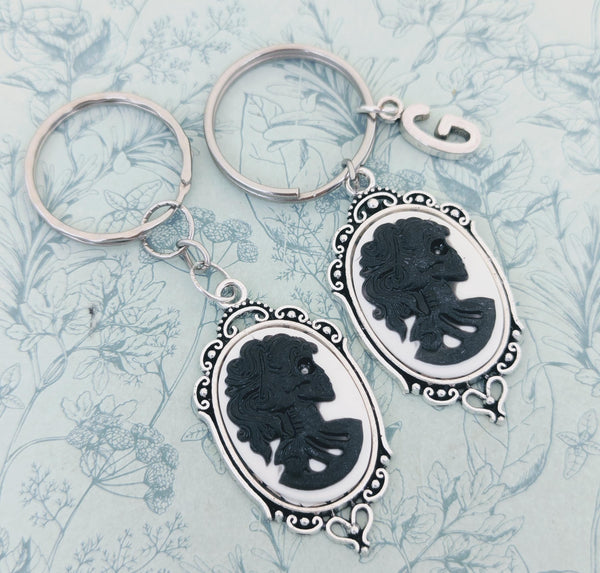 Skull cabochon keychain, skeleton Halloween keyring, skeleton themed bag accessories, gifts for gothics, gothic accessory, skull lover gifts