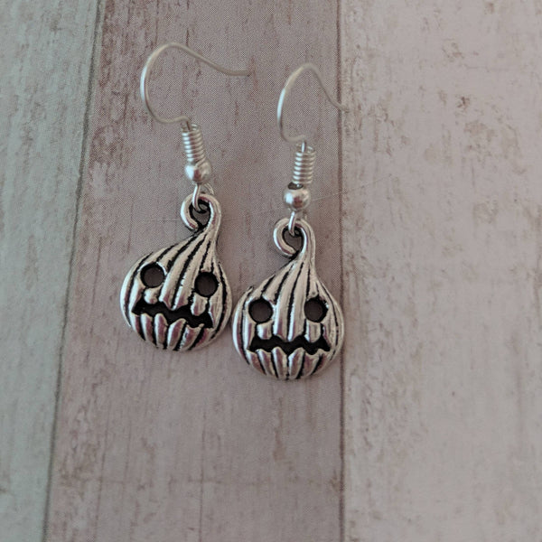 Pumpkin earrings, pumpkin jewelry, Halloween earrings, Halloween jewelry, gothic earrings, gothic jewelry, spooky earrings,