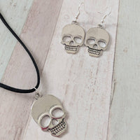 Skull necklace, skull jewelry, gothic necklace, punk necklace, day of the dead, Halloween necklace, Halloween jewelry, gifts for her