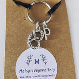 Pretzel keychain, initial keychains, food keyrings, gift for baker, junk food keychain, bff gifts, sister gifts, food jewelry, squad gift