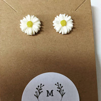 Daisy earrings, flower earrings, flower jewelry, gifts for her, bridesmaid gifts, hippie earrings, friend gifts, stud earrings, bff gifts