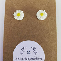 Daisy earrings, flower earrings, flower jewelry, gifts for her, bridesmaid gifts, hippie earrings, friend gifts, stud earrings, bff gifts