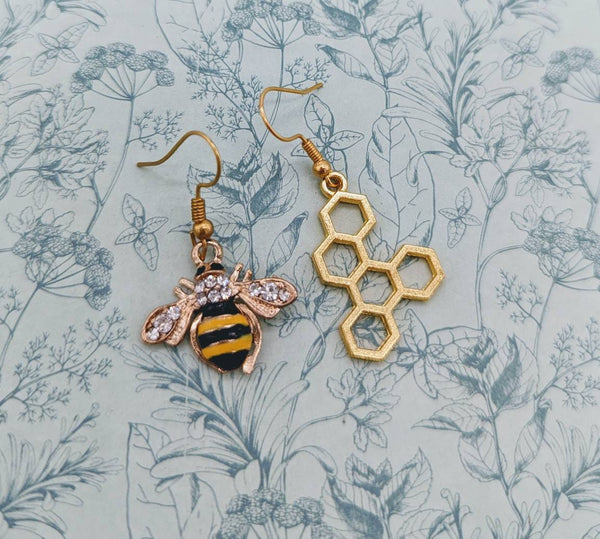 Bee and honeycomb earrings, mismatch earrings, bee earrings, asymmetrical earrings, bee jewelry, bee inspired jewellery, bee lover gifts,