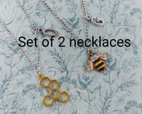 Bee and honeycomb necklace, set of 2 necklaces, personalised gifts, bestfriend gifts, bestfriend necklace gifts, bestfriend birthday,