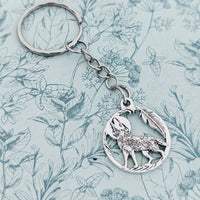 Howling wolf Keychain, wolf Keyring, wolf accessories, wolves fan, gifts for wolf lovers, wolf charm, wolf themed, zoo keeper accessories,