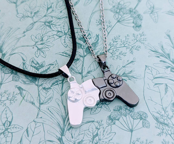 Gamer necklace, bestfriend necklace, bestfriend gifts, gamer gifts, gamer nerd, video gamer gift, magnetic necklace, couple necklace,