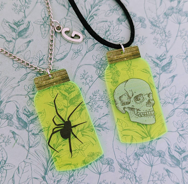 Skull necklace, skull jewellery, spider necklace, spider jewelry, gifts for spider lovers, Halloween necklace, Halloween lover gifts,