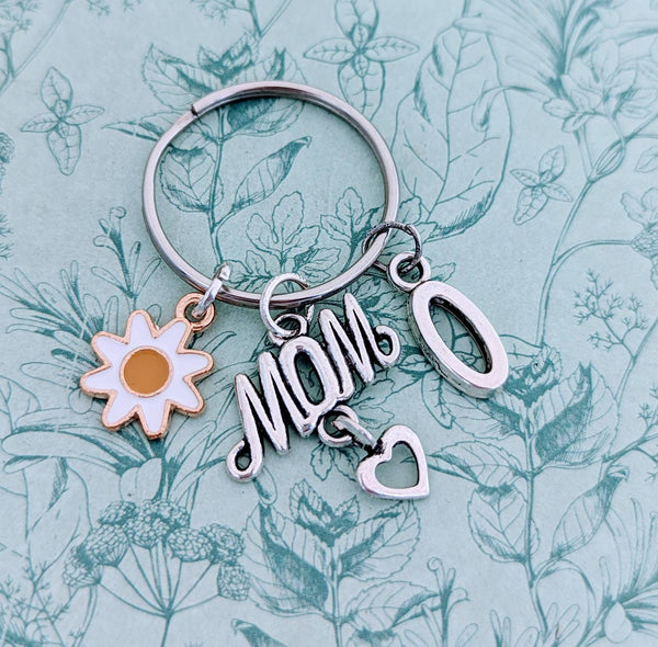 Mom keychain, mom keyring, gifts for mom, flower inspired gifts, mom Christmas gifts, daisy inspired gifts, mother's day gifts, mom themed